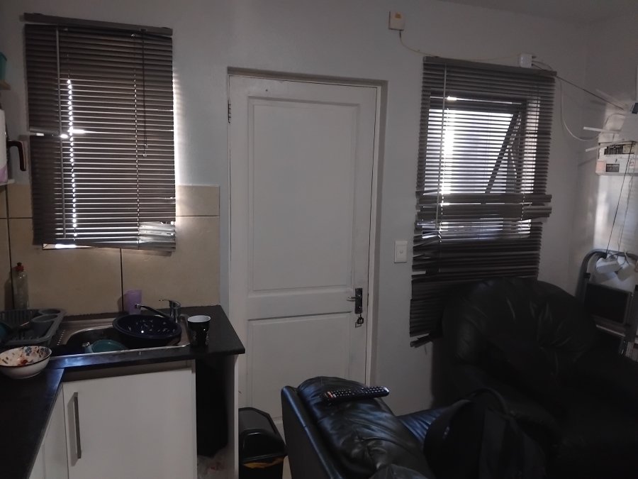 1 Bedroom Property for Sale in Maitland Western Cape